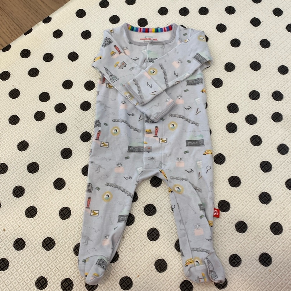 ORGANIC COTTON ONESIE - worn a few times